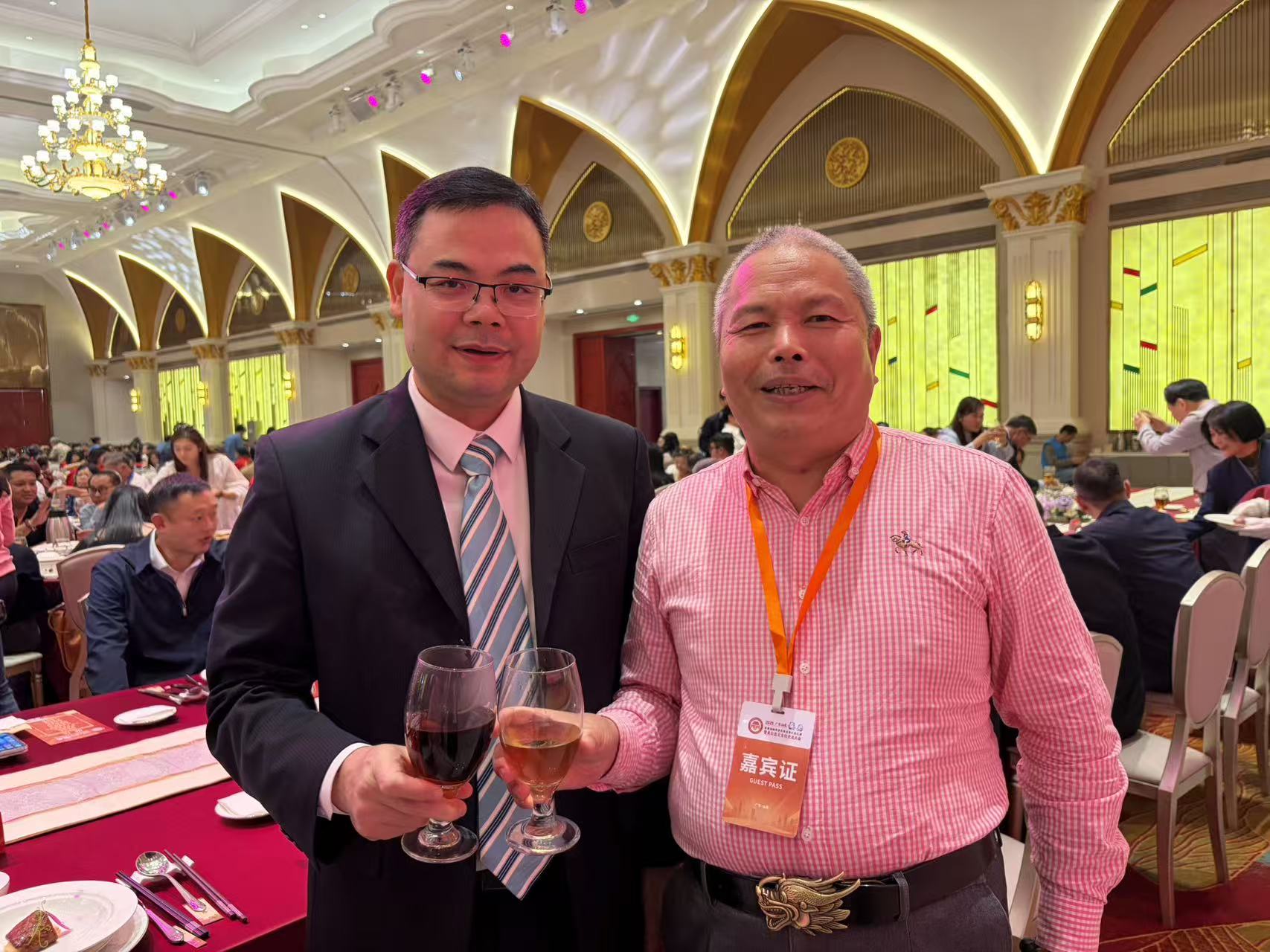 两岸和平心静气，
台湾一定要回归。
厦门金门门对门，
共和平定台湾省。