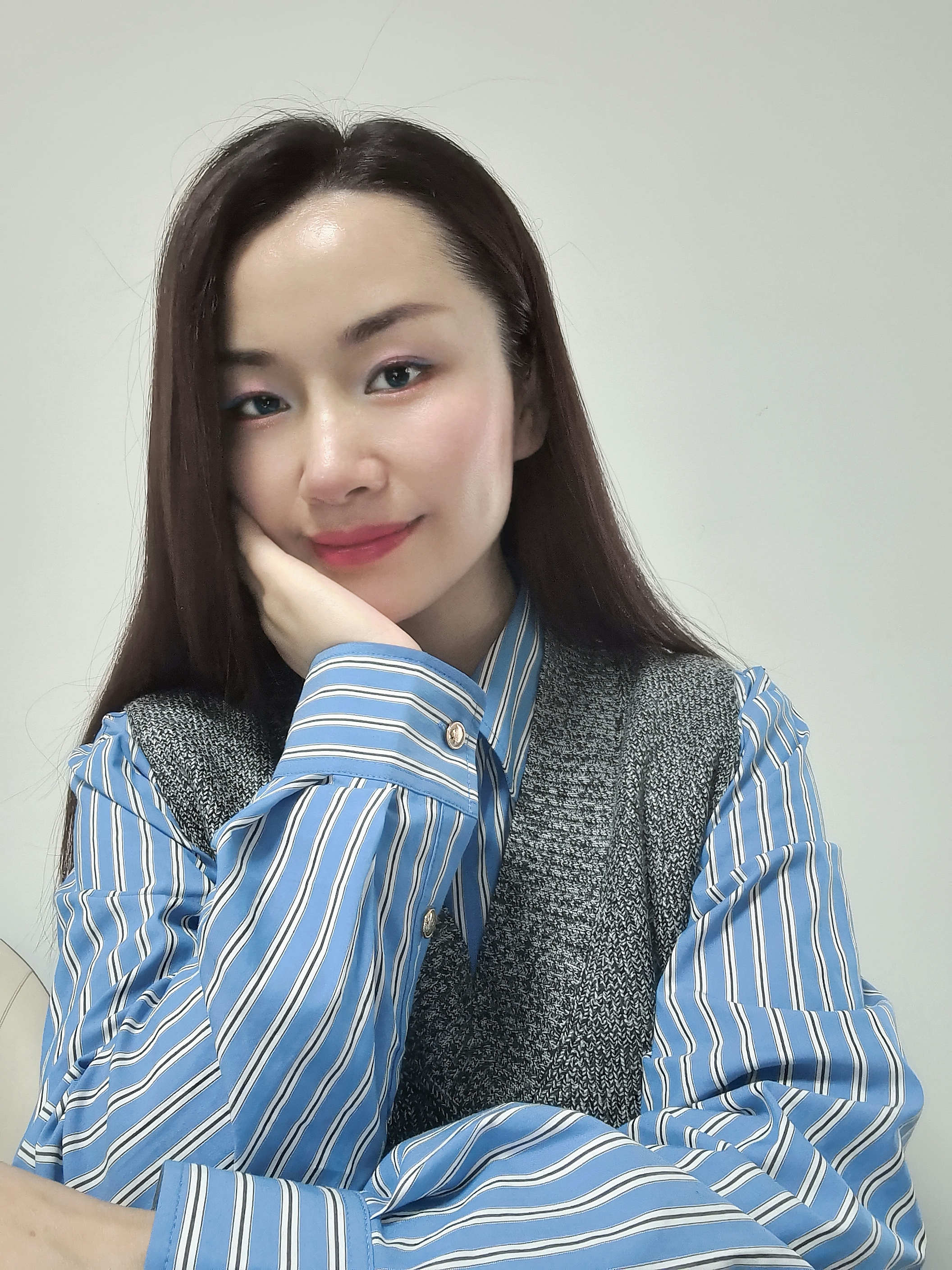 早安[太阳]
生活是具象的，是清晨的粥，是抬头的云，是刚好的温度。