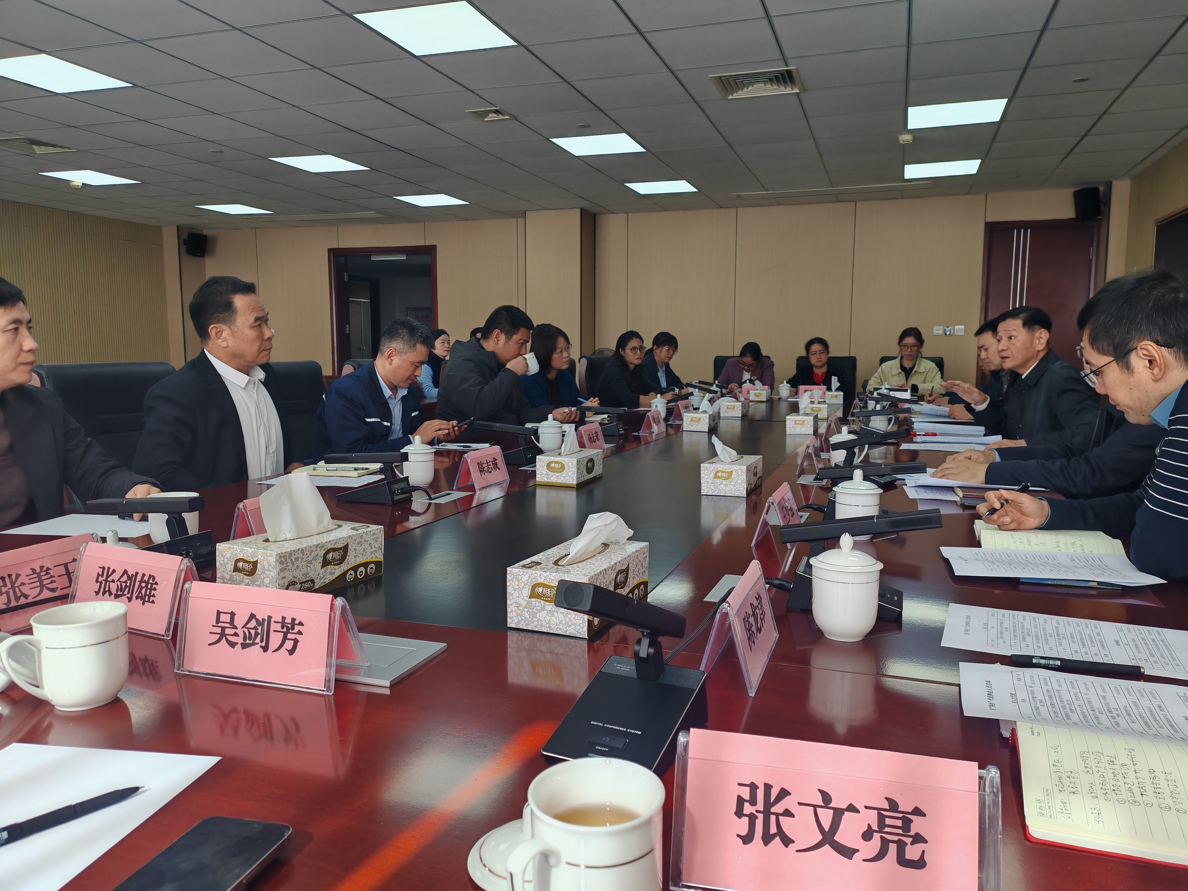 【参加省财政厅座谈会】
     12月16号，福建省财政厅常务副厅长黄剑青带队董祥斌处长、黄文星处