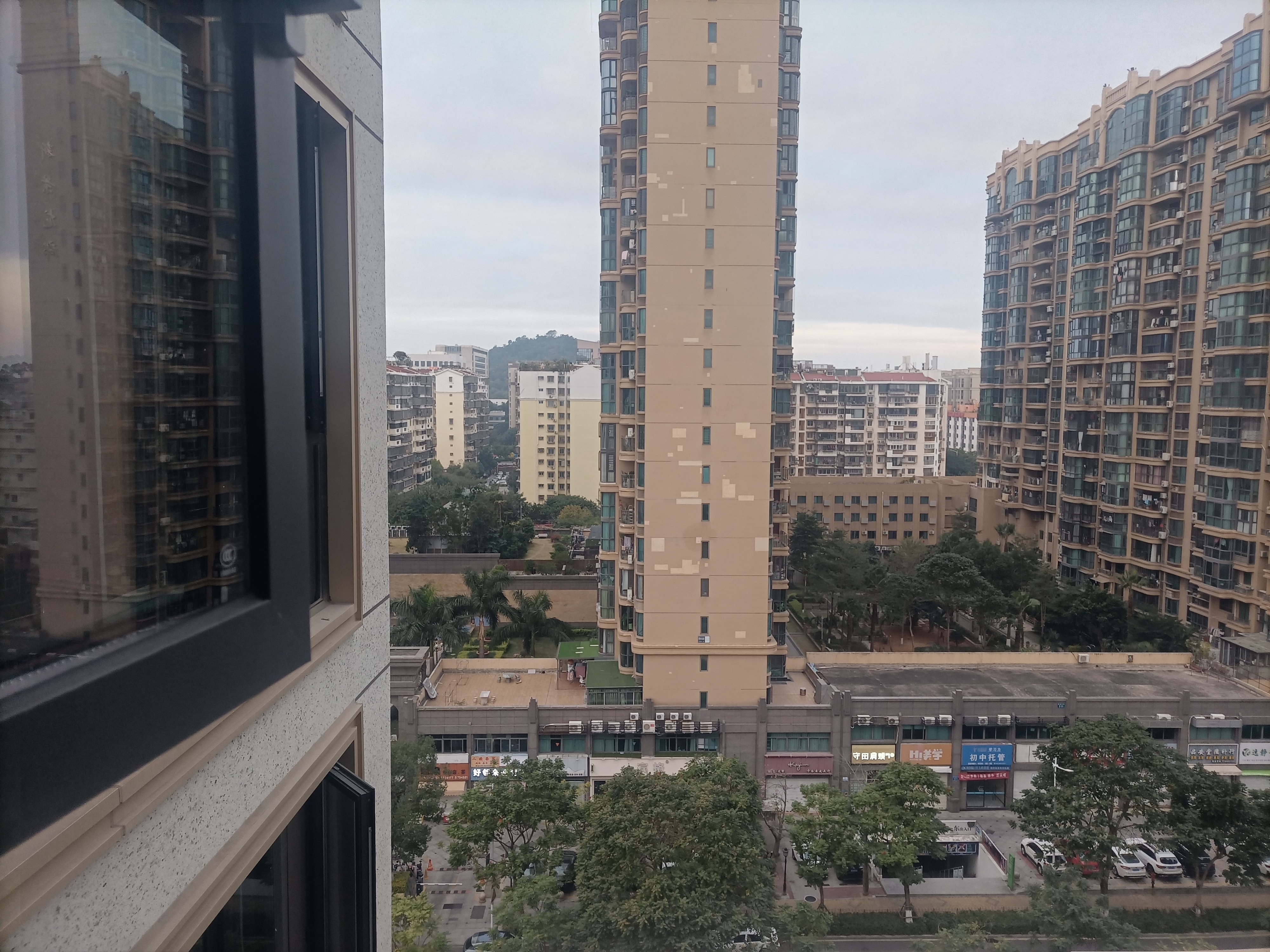这一行，拼的不仅是眼光，更是脚力。
起得早，才能赶在别人前面发现价值洼地。
所谓的“运气”，不过是坚