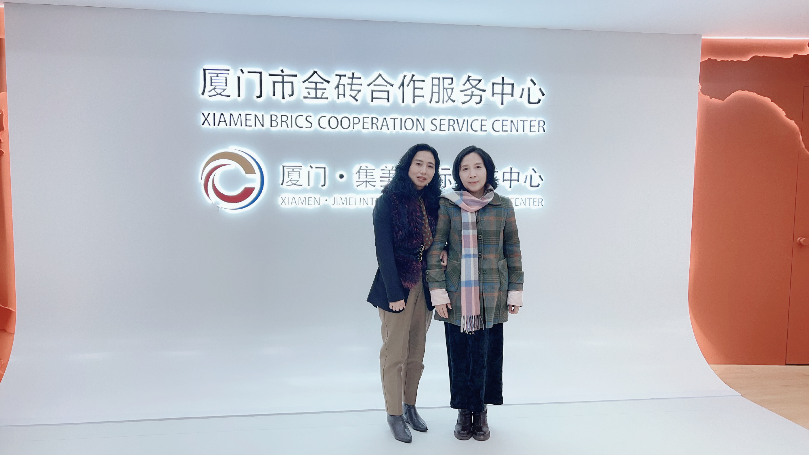 ​这里是金砖的窗口，也是中外经贸的超级联系人！厦门正用开放基因搭建全球舞台  
💡 每个微笑背后都是